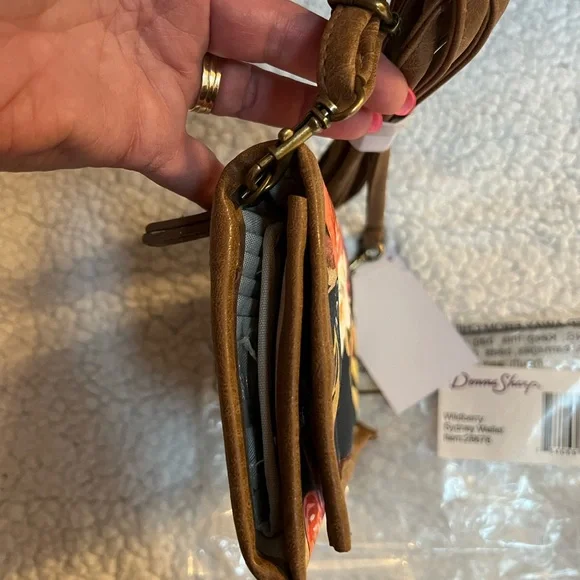 💐💐DONNA SHARP Sydney Crossbody Wallet Tri-fold, adj. strap (reg.$39 NWT - Picture 8 of 10